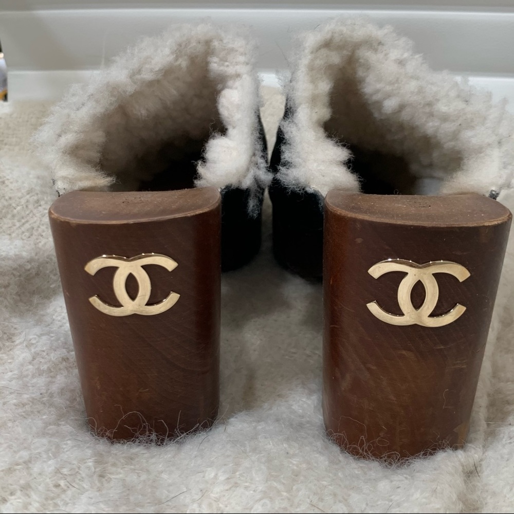 chanel leather and shearling clogs 40
